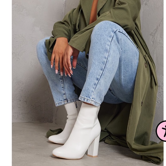 PrettyLittleThing Behati White Faux Leather Ankle Boot - Picture 3 of 12
